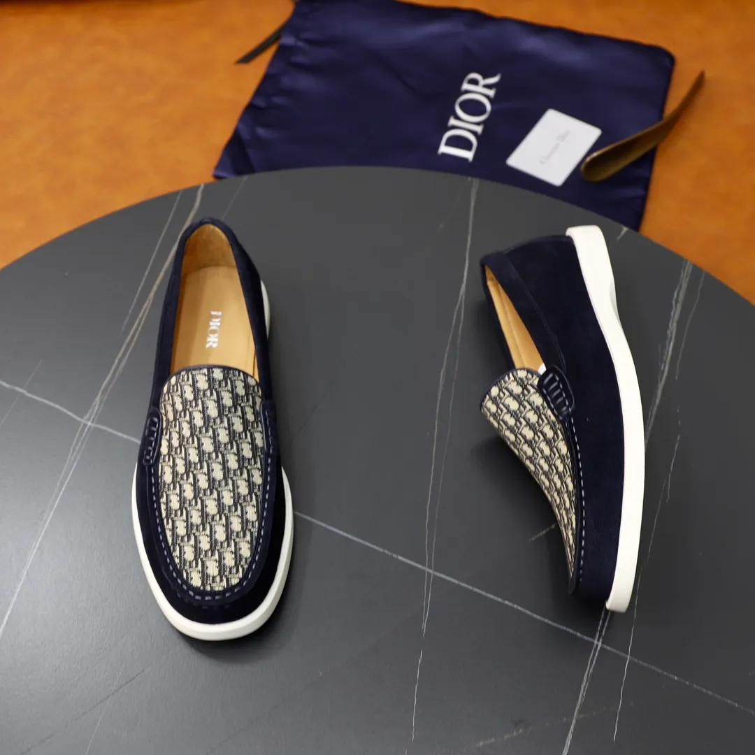 Ex-factory price: 540🙅‍♂️🙅‍♂️🙅‍♂️ Brand: Dior DIOR Standard code: Men's code 38/44 (45 can be customized) Grade: Same as the official website Material: Original cowhide stitching, cowhide lining, original TPU wear-resistant soft outsole Style categories: Leisure and sports version, footwear for driving, young fashion, European and American trends, British style Color: actual picture color
